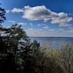 Schäfchenwolken an der Steilküste